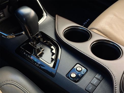 Used 2013 Toyota Avalon Limited image 24