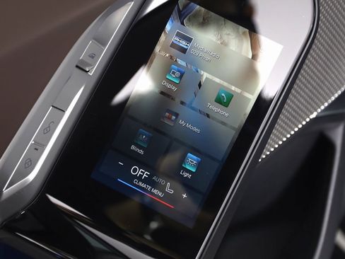 Used 2023 BMW 740i w/ Parking Assistance Package image 69