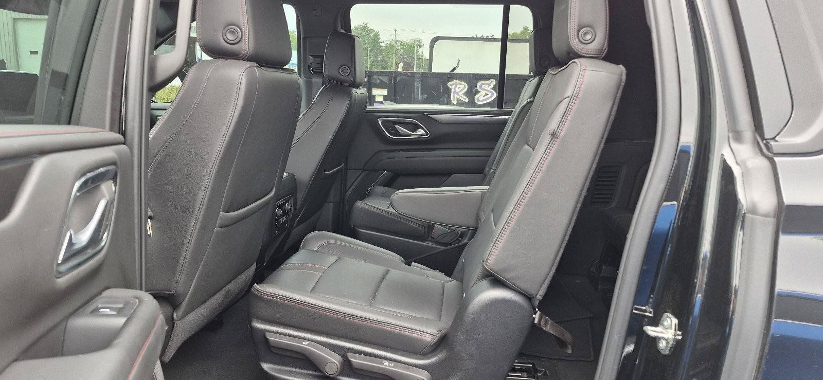 Used 2024 Chevrolet Suburban RST w/ Luxury Package AWD/4WD image 5