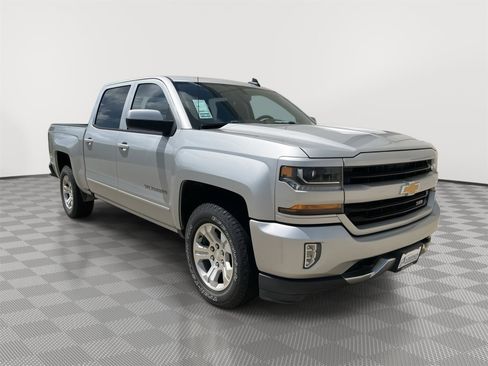 Used 2018 Chevrolet Silverado 1500 LT w/ All Star Edition AWD/4WD image 3