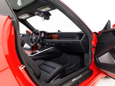 Used 2021 Porsche 911 Turbo S image 38