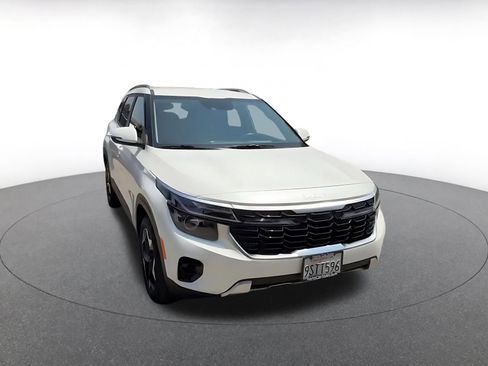 Used 2025 Kia Seltos S FWD image 3
