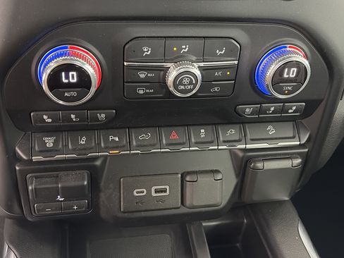 Used 2023 GMC Sierra 2500 AT4 w/ AT4 Premium Plus Package AWD/4WD image 27