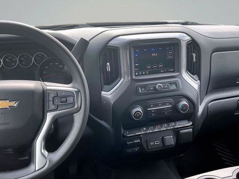 Used 2022 Chevrolet Silverado 2500 Custom w/ Custom Value Package AWD/4WD image 8