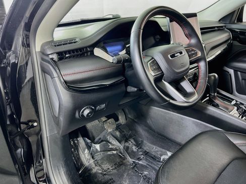 Used 2022 Jeep Compass Trailhawk w/ Trailhawk Convenience Group AWD/4WD image 9