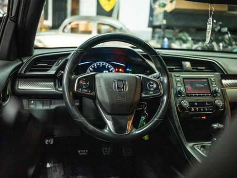 Used 2018 Honda Civic Sport image 14