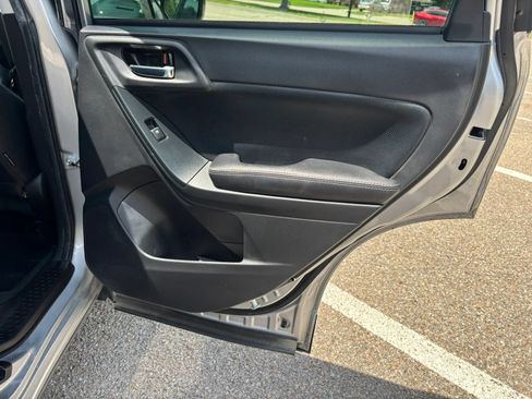 Used 2018 Subaru Forester 2.5i Premium AWD/4WD image 25