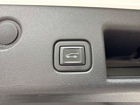 Used 2020 Chevrolet Equinox LT FWD image 34