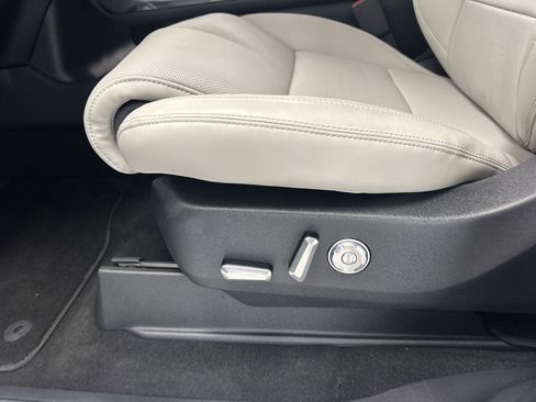 New 2026 Lincoln Navigator Reserve AWD/4WD image 16