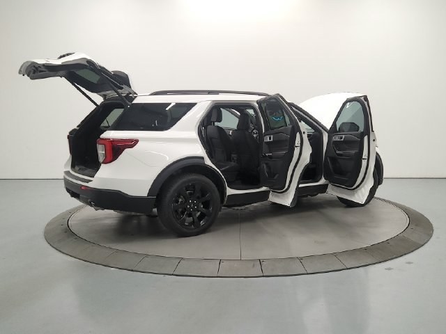 Used 2024 Ford Explorer ST-Line w/ Class IV Trailer Tow Package AWD/4WD image 16