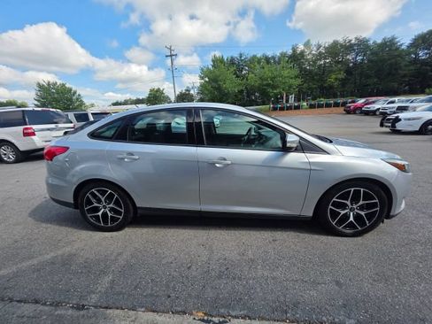 Used 2018 Ford Focus SEL FWD image 4
