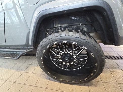 Used 2021 Jeep Gladiator Willys image 12