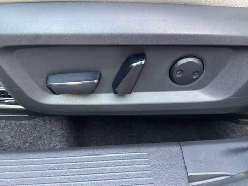Used 2025 Nissan Rogue SV AWD/4WD image 16