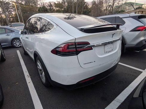 Used 2018 Tesla Model X 75D image 4