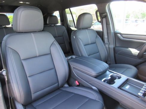 New 2025 GMC Acadia Elevation w/ Elevation Premium Package image 9