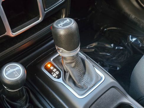 Used 2018 Jeep Wrangler Unlimited Sport image 36