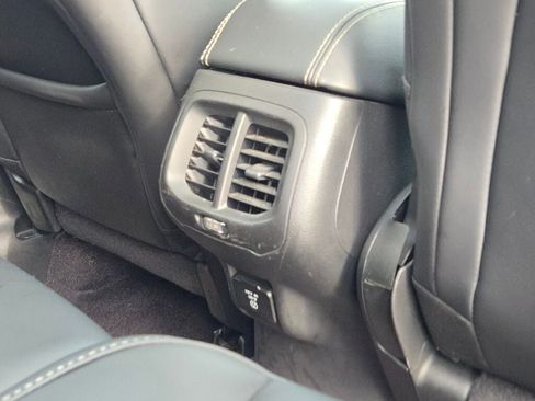 Used 2017 Jeep Cherokee Limited image 11