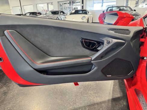 Used 2020 Lamborghini Huracan EVO image 26