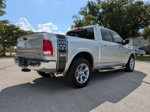 Used 2018 RAM 1500 Laramie w/ Convenience Group AWD/4WD image 4