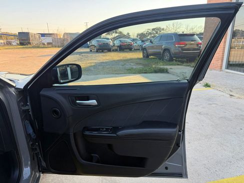 Used 2019 Dodge Charger SXT w/ Plus Group image 36