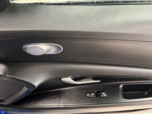 Used 2021 Hyundai Elantra SE FWD image 14