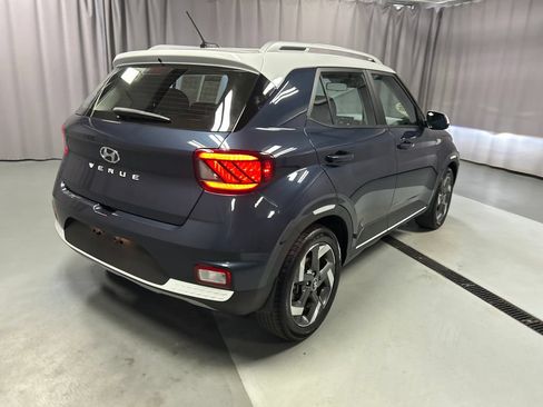 Used 2023 Hyundai Venue Limited FWD image 7