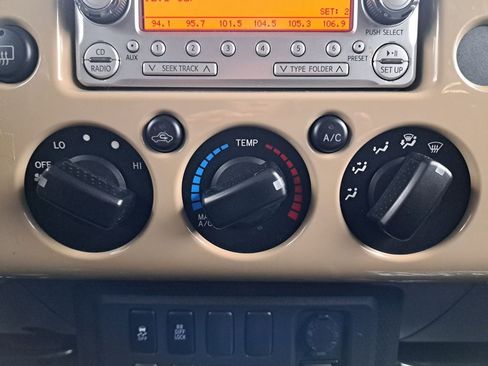 Used 2014 Toyota FJ Cruiser 2WD w/ Convenience Package image 24