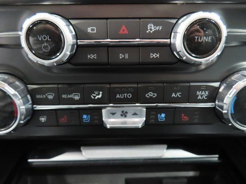 Used 2025 Ford F450 Platinum image 71