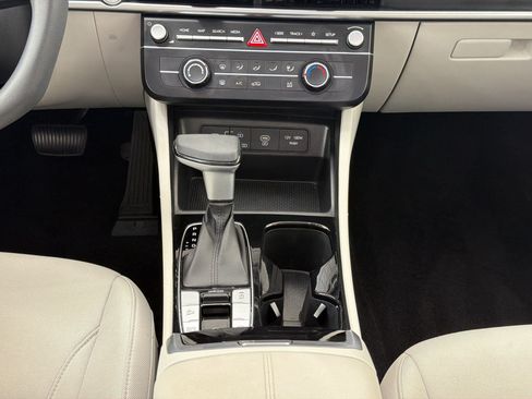 Used 2025 Hyundai Tucson SE FWD image 18