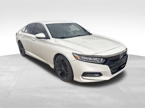 Used 2018 Honda Accord Sport image 10