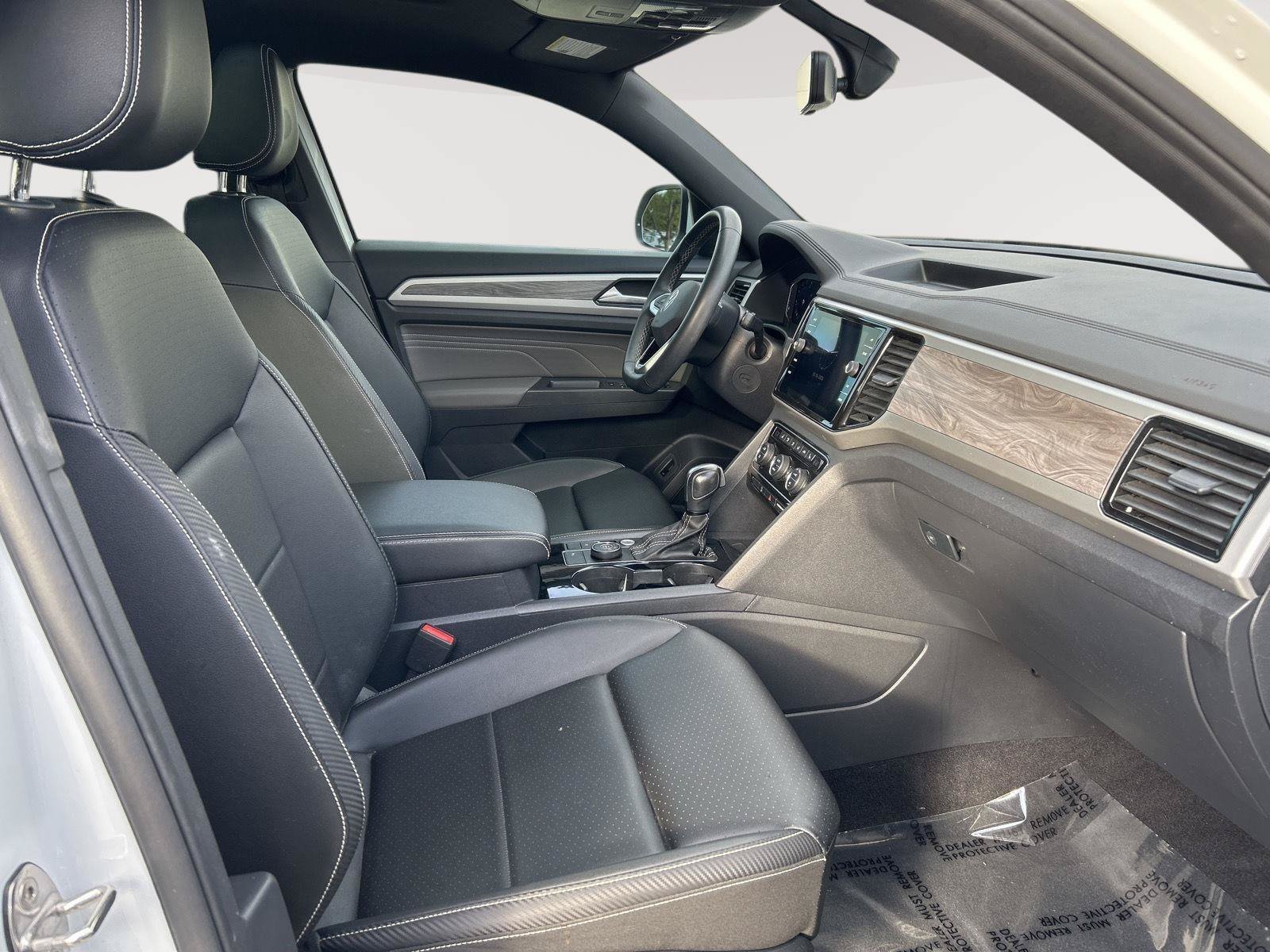 Certified 2023 Volkswagen Atlas Cross Sport SE w/ Panoramic Sunroof Package AWD/4WD image 23