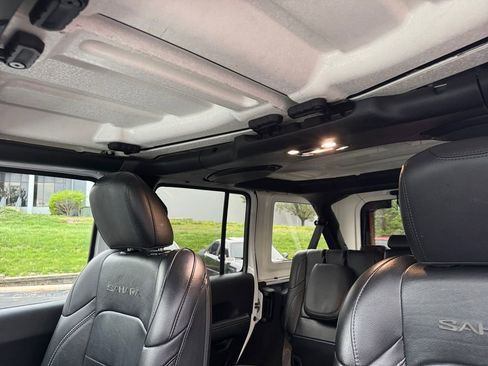 Used 2023 Jeep Wrangler Unlimited Sahara image 13