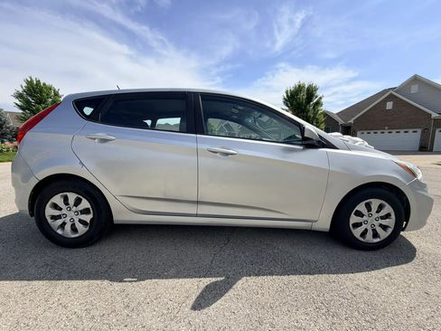 Used 2017 Hyundai Accent SE FWD image 2