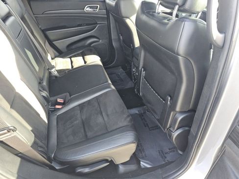 Used 2021 Jeep Grand Cherokee Laredo X image 5