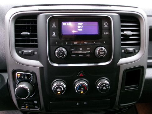 Used 2017 RAM 1500 Express AWD/4WD image 9
