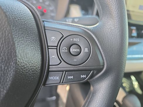 Used 2025 Toyota Corolla LE FWD image 17