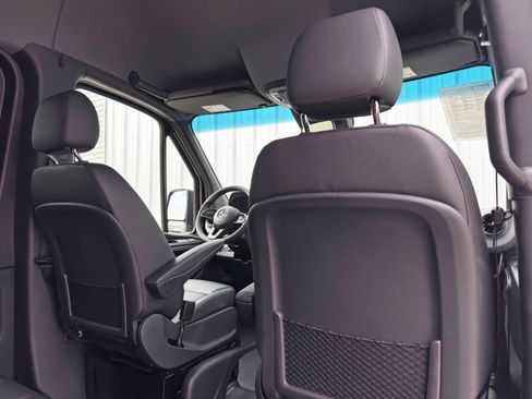 Used 2024 Mercedes-Benz Sprinter 2500 image 30