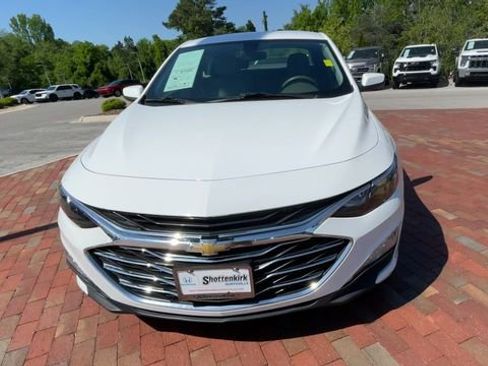 Used 2022 Chevrolet Malibu LT FWD image 4