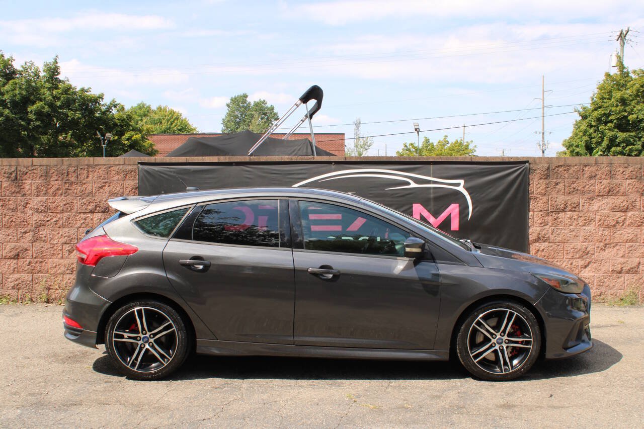 Used 2018 Ford Focus ST FWD image 5