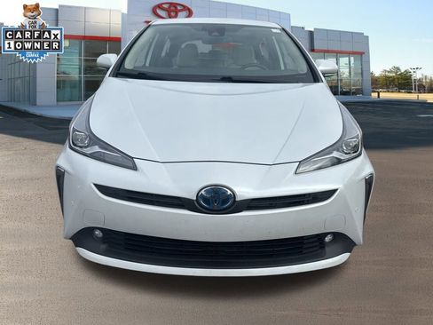 Used 2022 Toyota Prius XLE image 2