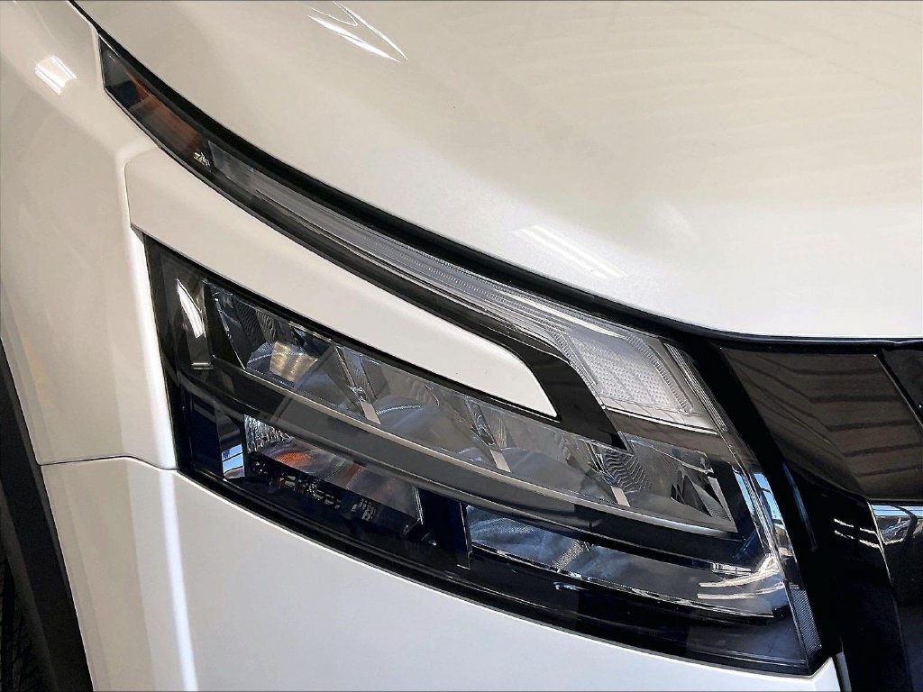 Certified 2024 Nissan Pathfinder SV w/ Lighting Package (N92) AWD/4WD image 32