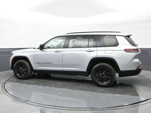 Used 2024 Jeep Grand Cherokee L Laredo AWD/4WD image 10