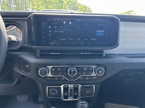 Used 2024 Jeep Wrangler Sport S AWD/4WD image 31