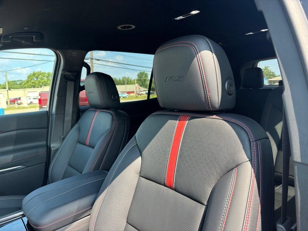 Used 2026 Chevrolet Traverse RS w/ LPO, Floor Liner Package AWD/4WD image 5