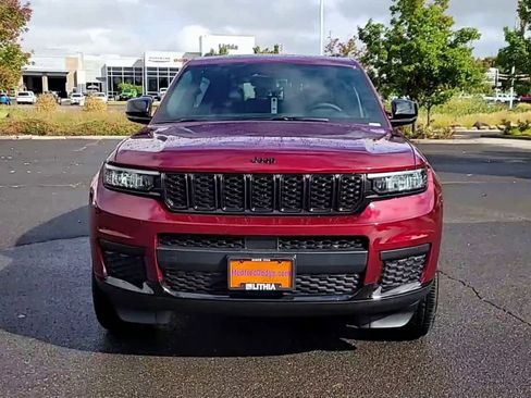 New 2025 Jeep Grand Cherokee L Altitude image 3