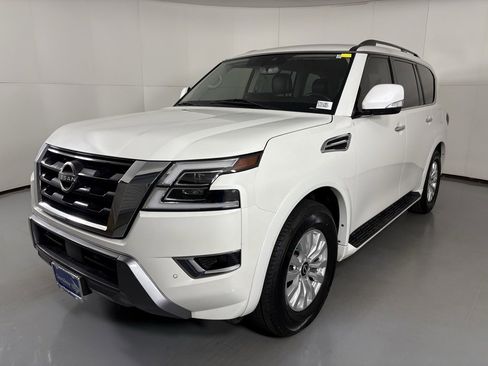Used 2023 Nissan Armada SV image 4