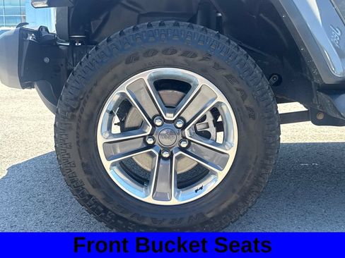 Used 2018 Jeep Wrangler Unlimited Sahara AWD/4WD image 18