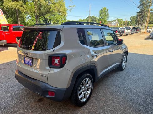Used 2015 Jeep Renegade Latitude w/ Cold Weather Group II FWD image 5