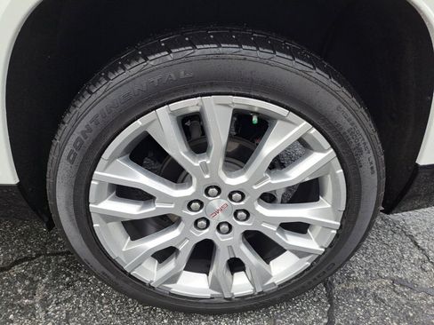 Used 2024 GMC Acadia Denali w/ Super Cruise Package FWD image 21