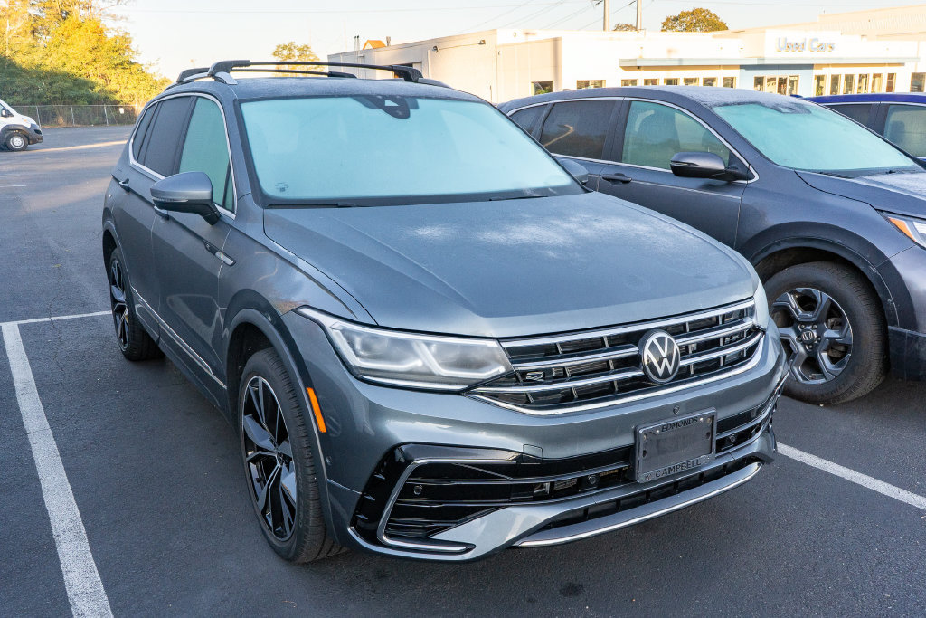 Used 2023 Volkswagen Tiguan SEL R-Line AWD/4WD image 3